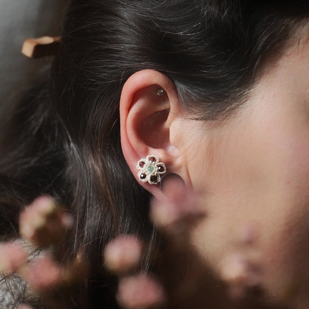 Puces d’oreilles artisanales hypoallergéniques — Coton et Astrance