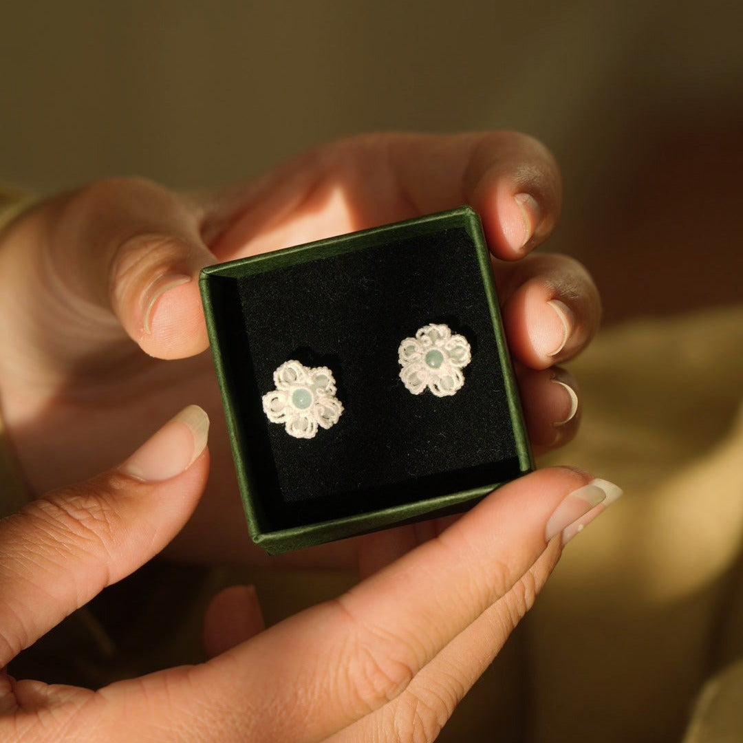 Micro macramé 5 pétales avec cabochon d’aigue-marine, Coton et Astrance