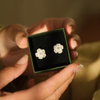 Micro macramé 5 pétales avec cabochon d’aigue-marine, Coton et Astrance