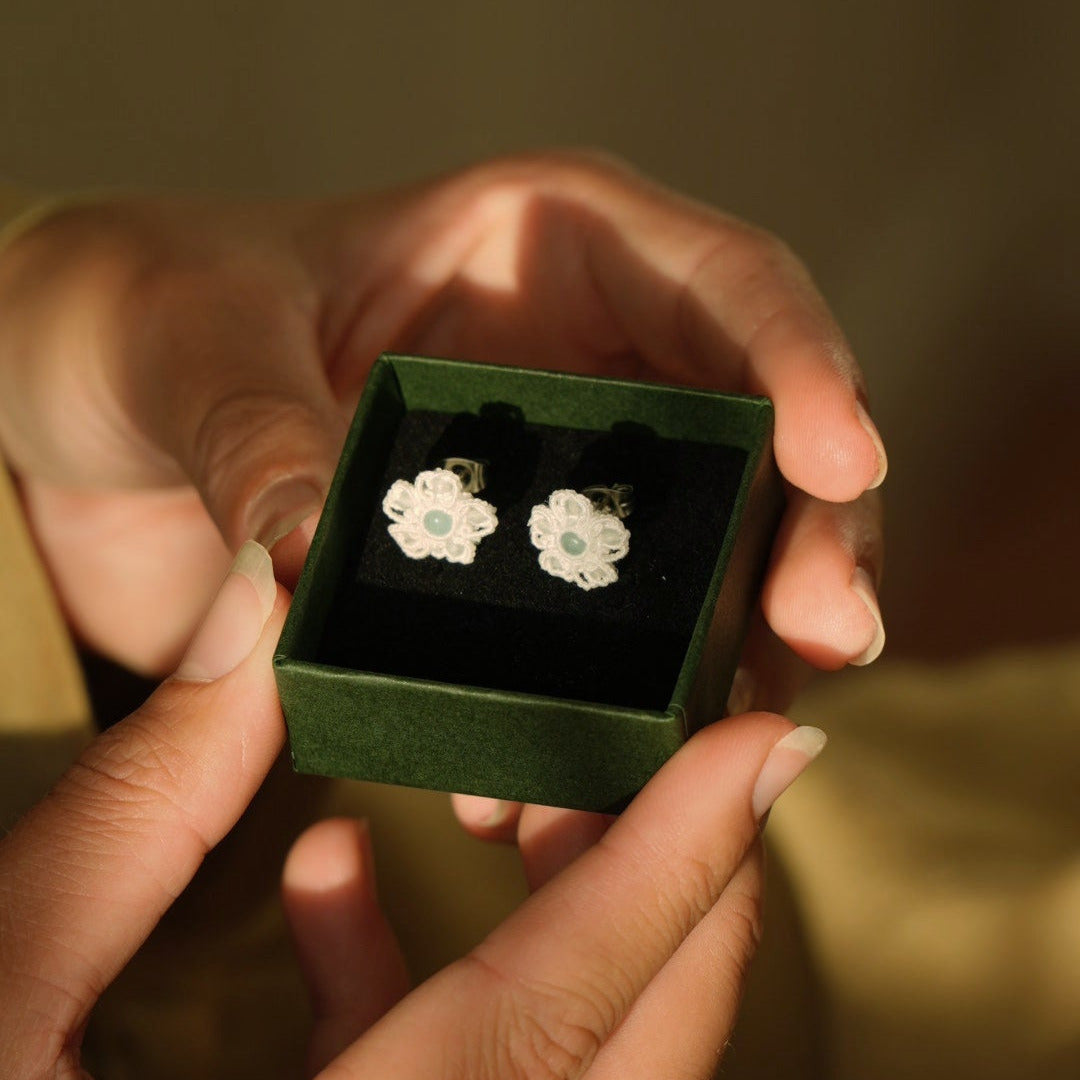 Micro macramé 5 pétales avec cabochon d’aigue-marine, Coton et Astrance