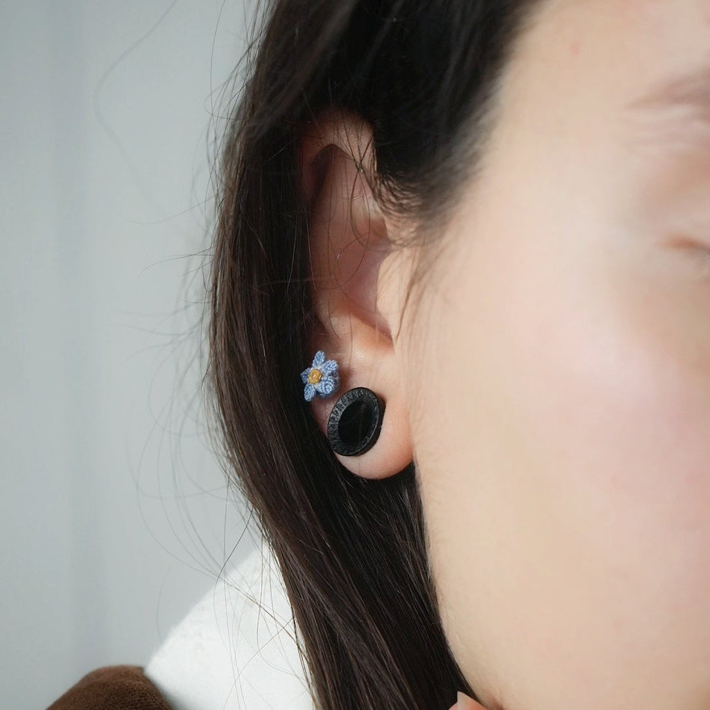 Puces d’oreilles en acier inoxydable et coton bleu — Coton et Astrance