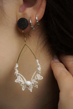 Boucles d’Oreilles en Micro Macramé avec nacre - Coton & Astrance
