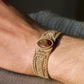 Bracelet manchette en micro macramé avec pierre de soleil de l’Oregon - Coton & Astrance