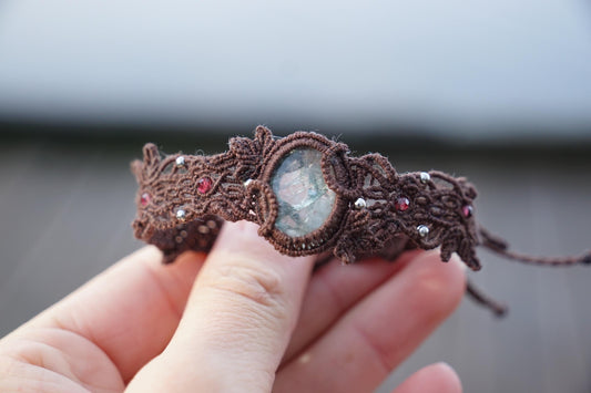 Bracelet manchette en Pierre de Soleil de l'Oregon et Grenat Rouge - Coton & Astrance