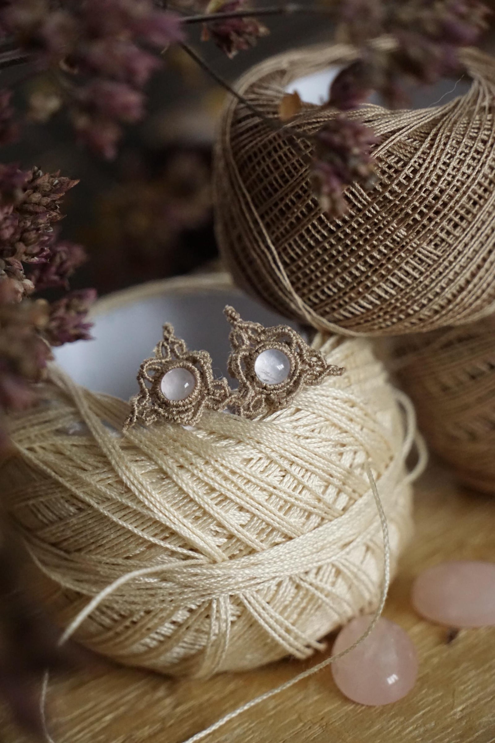 Puces Triangle Celtique en Quartz Rose - Coton & Astrance