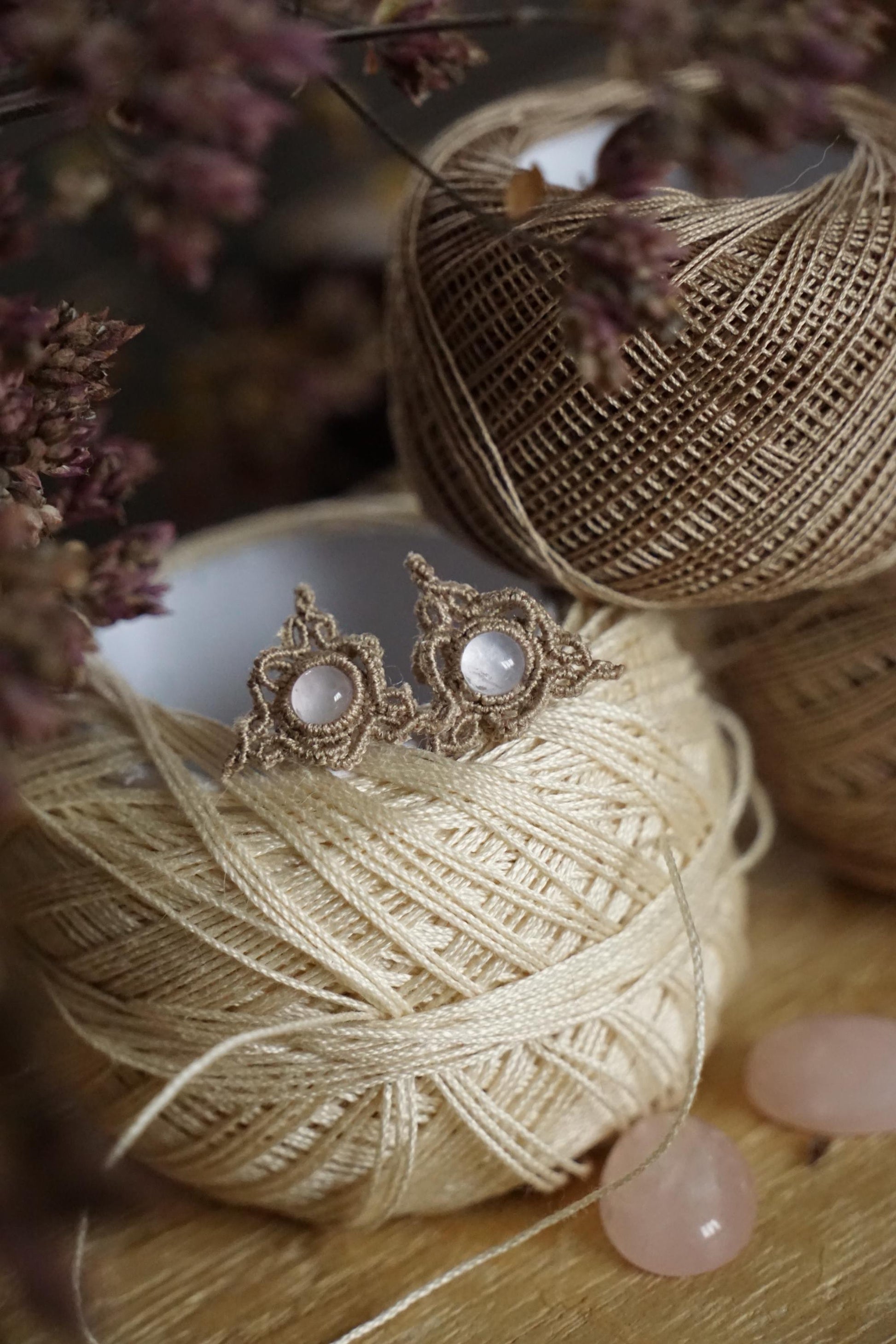 Puces Triangle Celtique en Quartz Rose - Coton & Astrance