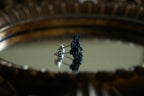 Puces d’oreilles gothiques fleurs noires et agates - Coton & Astrance