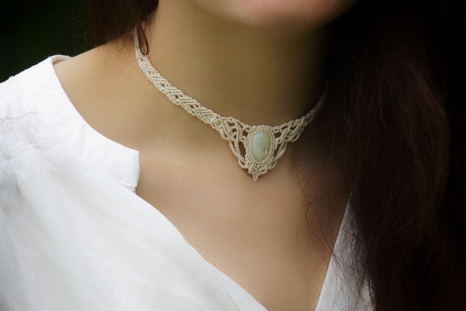 Collier Ras-de-Cou en Micro Macramé avec Nacre - Coton & Astrance
