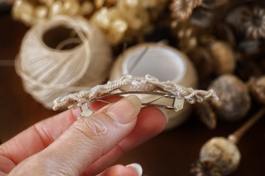Barrette cheveux bohème en quartz rose – Bijou elfique fait main - Coton & Astrance