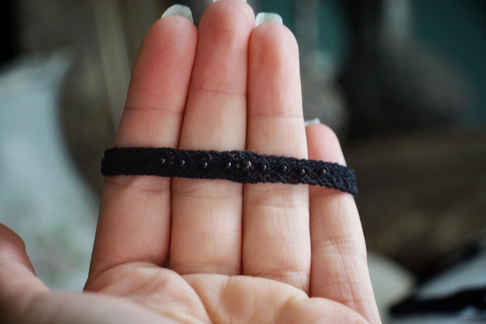 Bracelet Gothique en Micro macramé Noir avec Perles d’Agate et Onyx - Coton & Astrance