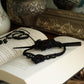 Puces d’oreilles gothiques fleurs noires et agates - Coton & Astrance