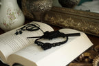 Puces d’oreilles gothiques fleurs noires et agates - Coton & Astrance