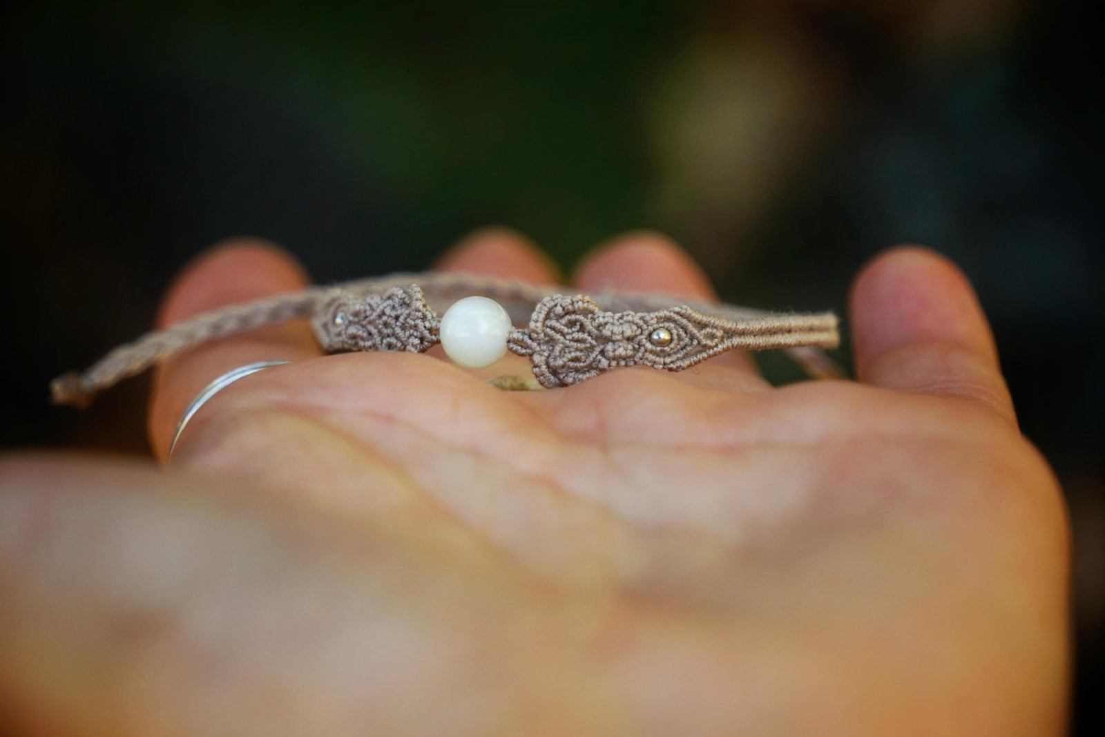 Bracelet Elfique en Micro Macramé et Jade - Coton & Astrance