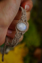 Bracelet Elfique en Micro Macramé avec Labradorite Blanche - Coton & Astrance