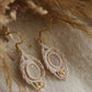Boucles d'Oreilles en Micro Macramé en Jade Blanc - Coton & Astrance