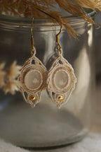 Boucles d'Oreilles en Micro Macramé en Jade Blanc - Coton & Astrance