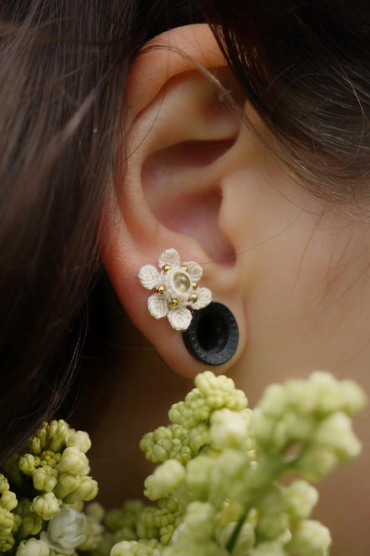 Puces d’oreilles fleurs micro macramé – citrine naturelle - Coton & Astrance