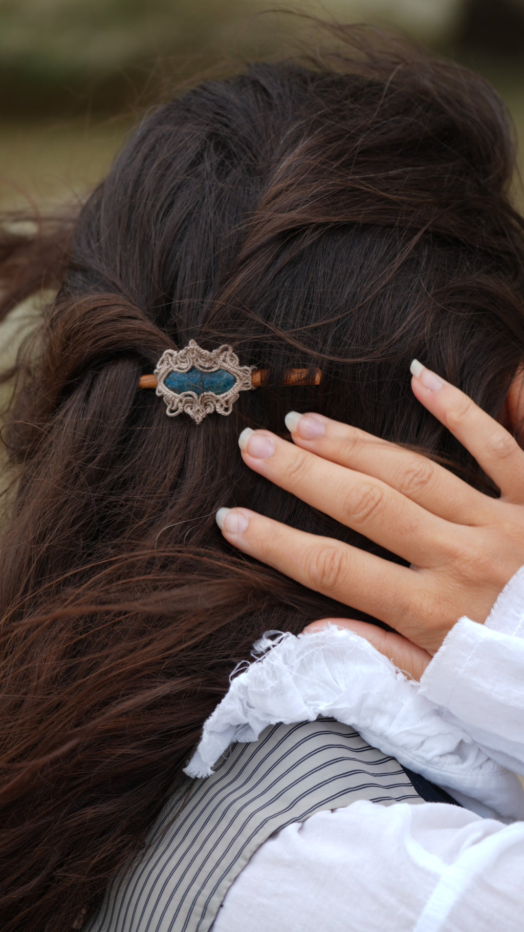 Mini barrette à cheveux à pic en micro macramé et apatite bleue