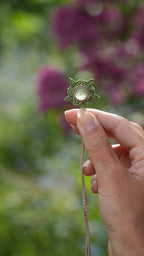 Pendentif elfique en micro macramé et phrénite verte - Coton & Astrance