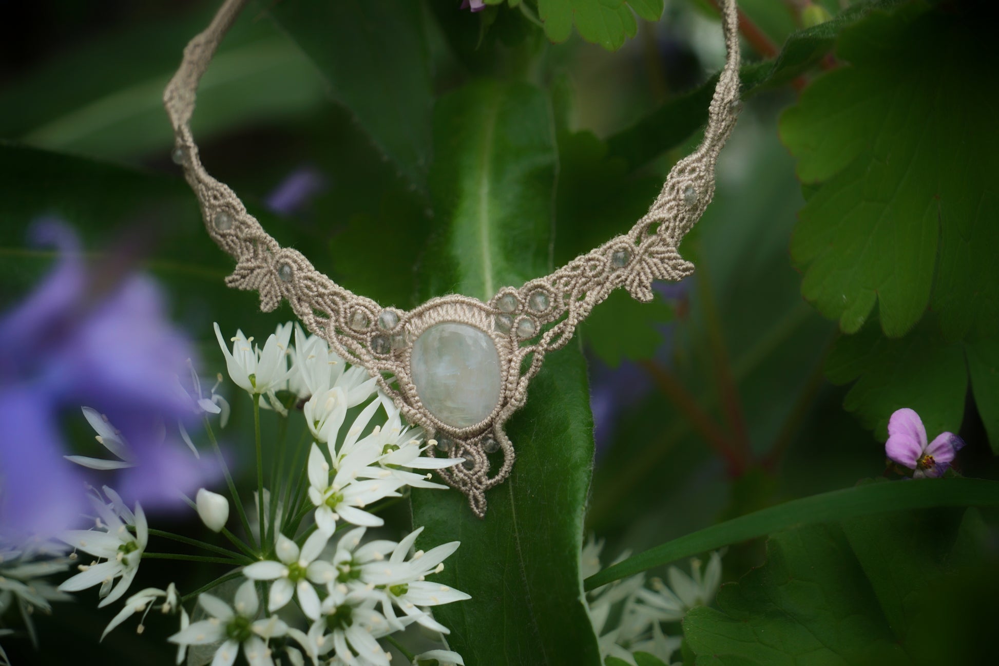 Collier V elfique labradorite pierre de lune • Ras de cou féérique - Coton & Astrance