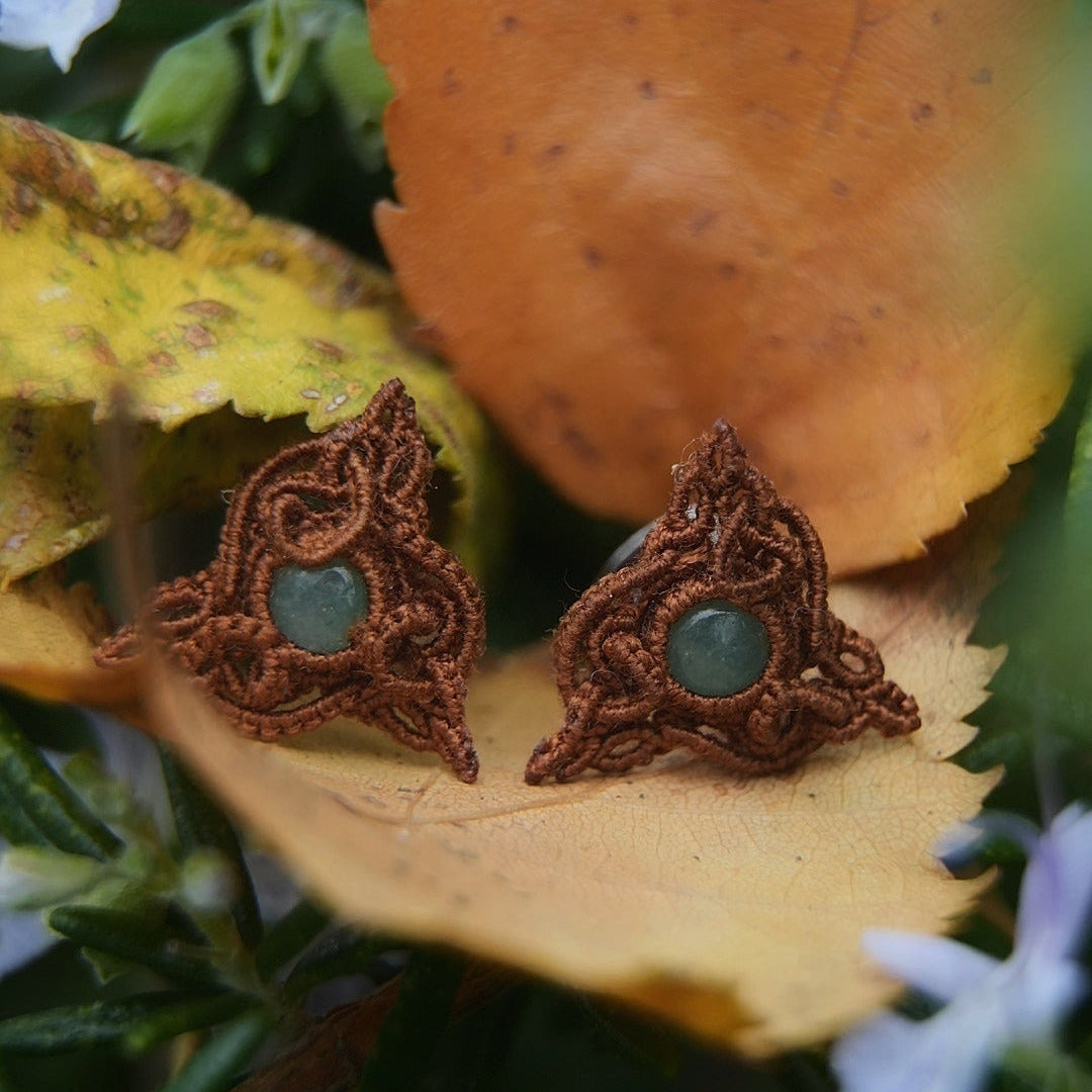 Puces d’oreilles triquetra celtiques en aventurine verte - Coton & Astrance