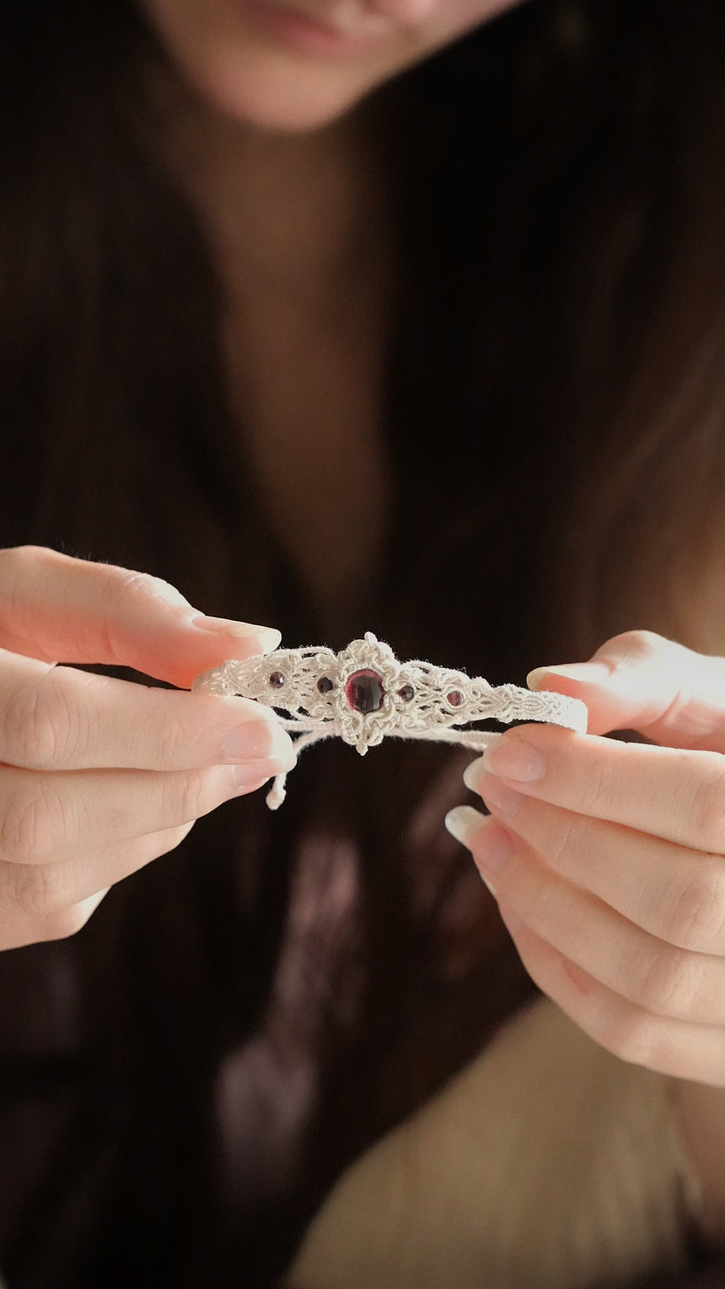 Bracelet princesse micro macramé grenat rouge - Royaume secret