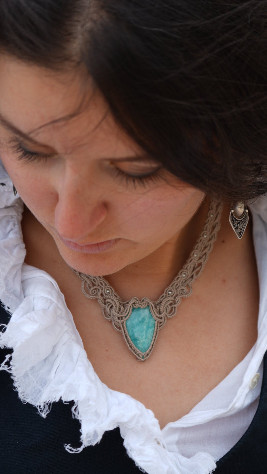 Collier plastron amazonite bleu turquoise en micro macramé