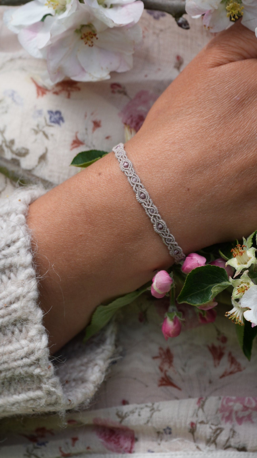 Bracelet minimaliste en quartz rose et perles de verre rose - Coton & Astrance
