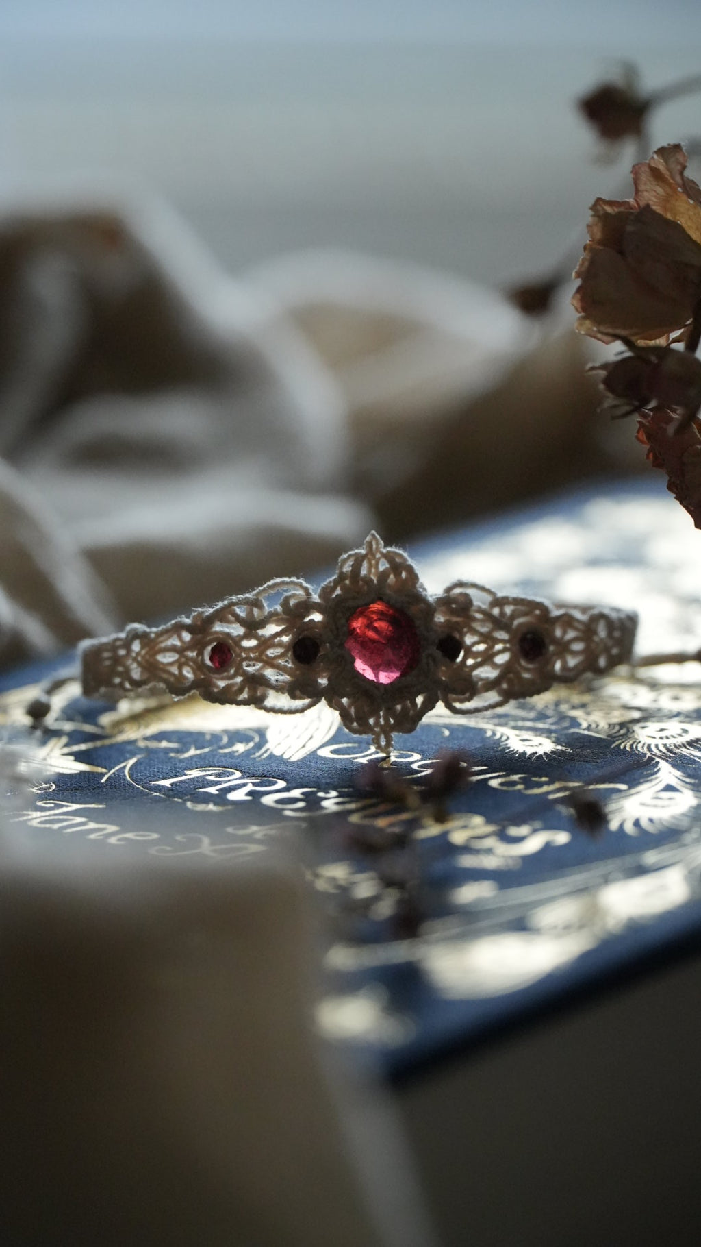 Bracelet princesse micro macramé grenat rouge - Royaume secret