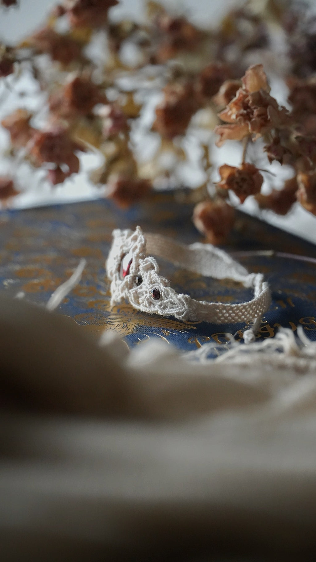 Bracelet princesse micro macramé grenat rouge - Royaume secret