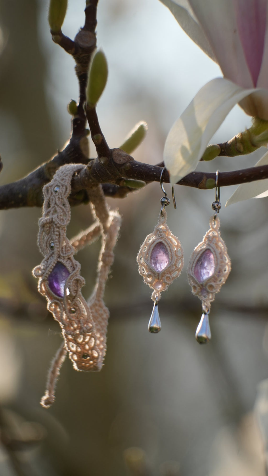 Boucles d’oreilles améthyste lilas en micro macramé style princesse - Coton & Astrance