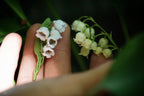 Broche Muguet micro macramé – Bijou floral fait main - Coton & Astrance