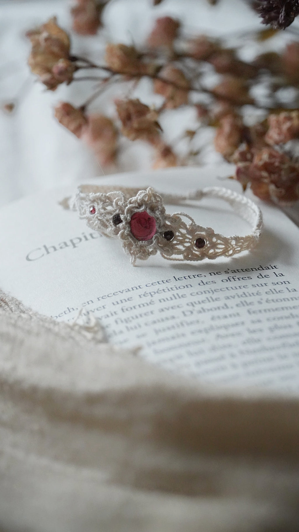 Bracelet princesse micro macramé grenat rouge - Royaume secret