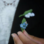 Broche Myosotis en micro macramé – Accessoire sac floral bohème elfique - Coton & Astrance