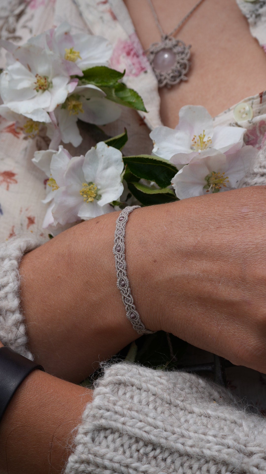 Bracelet minimaliste en quartz rose et perles de verre rose - Coton & Astrance