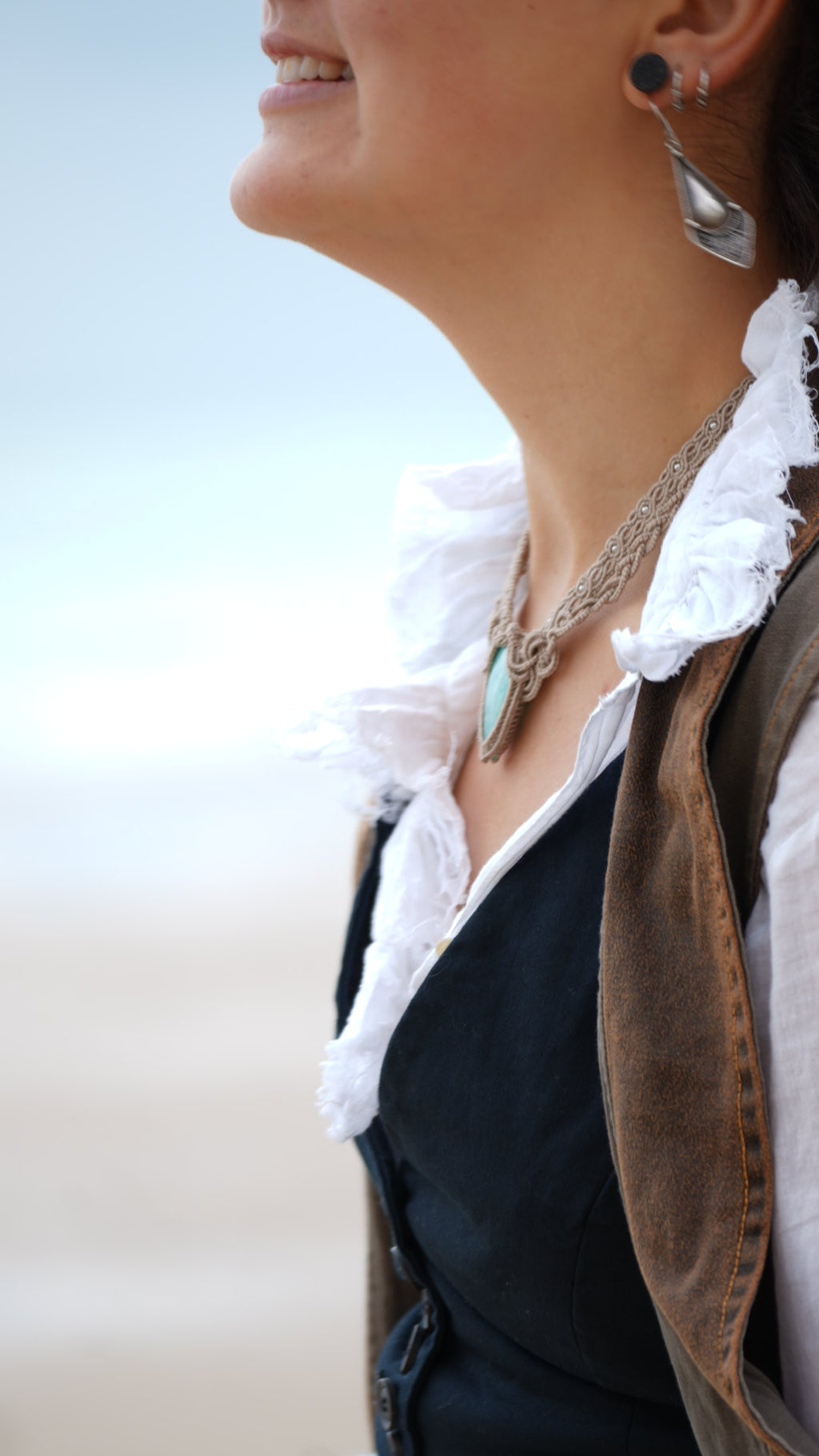 Collier plastron amazonite bleu turquoise en micro macramé
