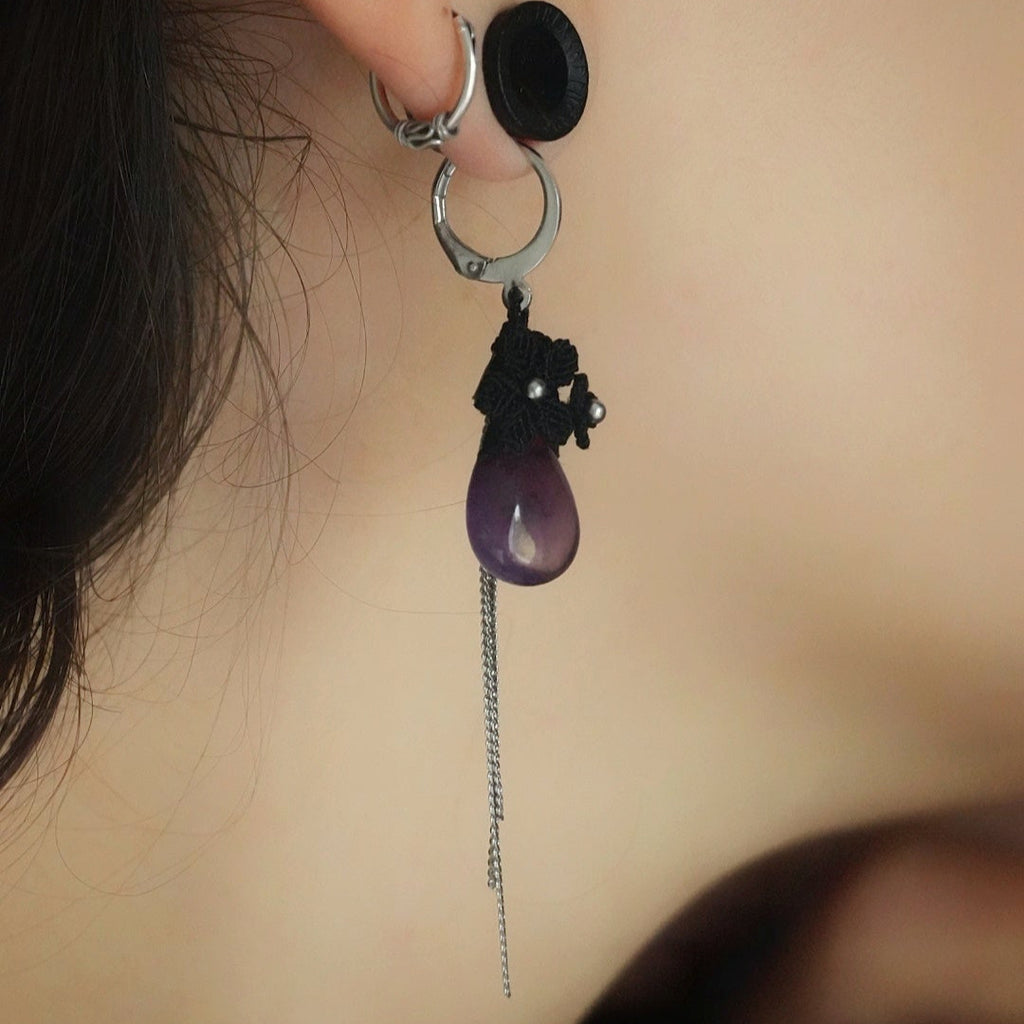 Boucles d’oreilles florales gothiques en micro macramé noir & améthyste - Coton & Astrance