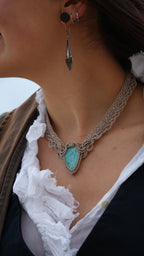 Collier plastron amazonite bleu turquoise en micro macramé