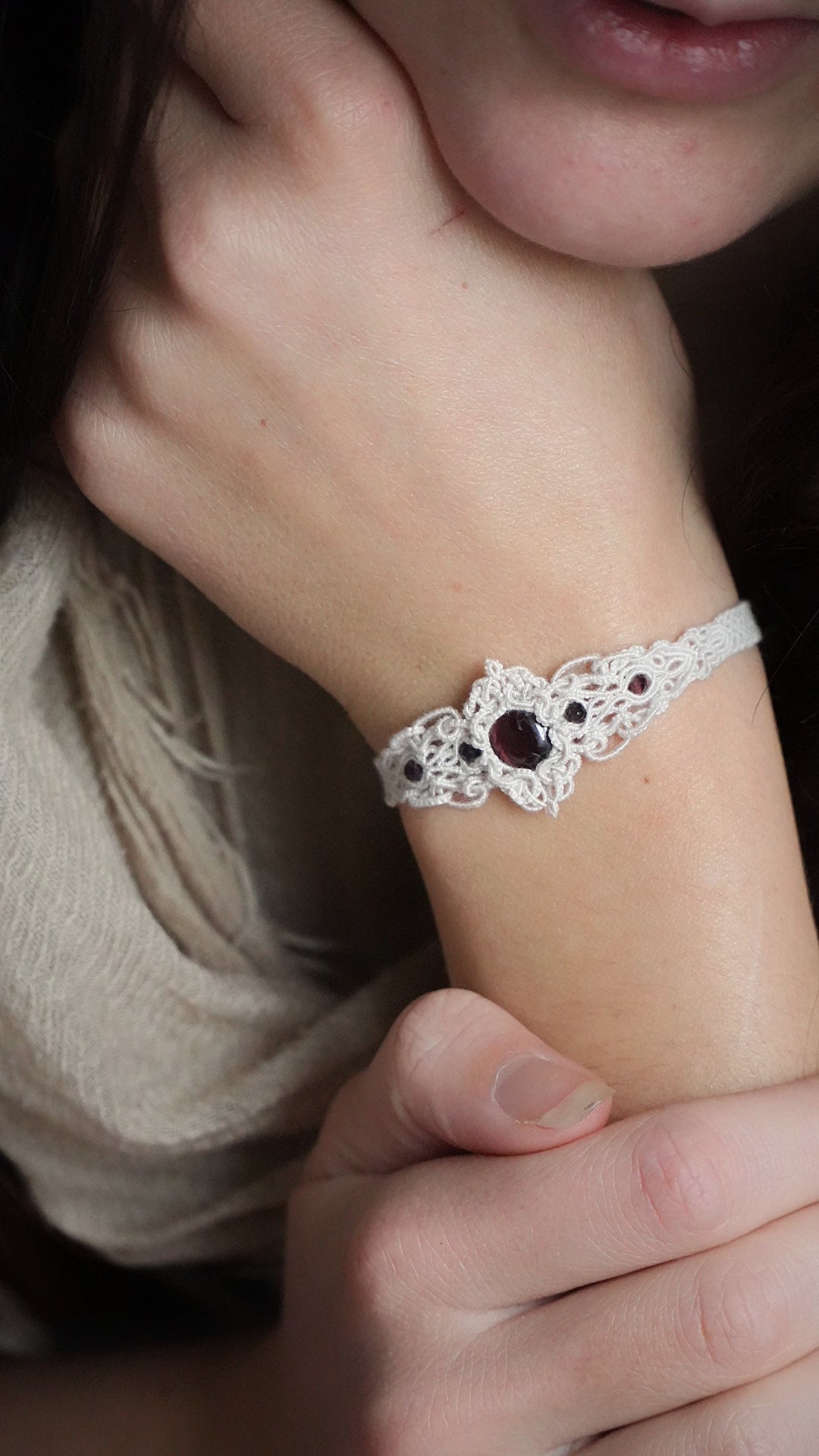 Bracelet princesse micro macramé grenat rouge - Royaume secret