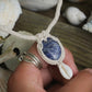 Collier micro macramé unisexe bleu sodalite & cauri – été bohème - Coton & Astrance