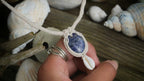 Collier micro macramé unisexe bleu sodalite & cauri – été bohème - Coton & Astrance