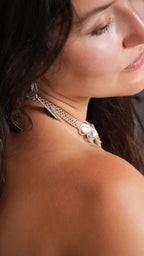 Collier plastron turquoise australienne et cauris – micro macramé