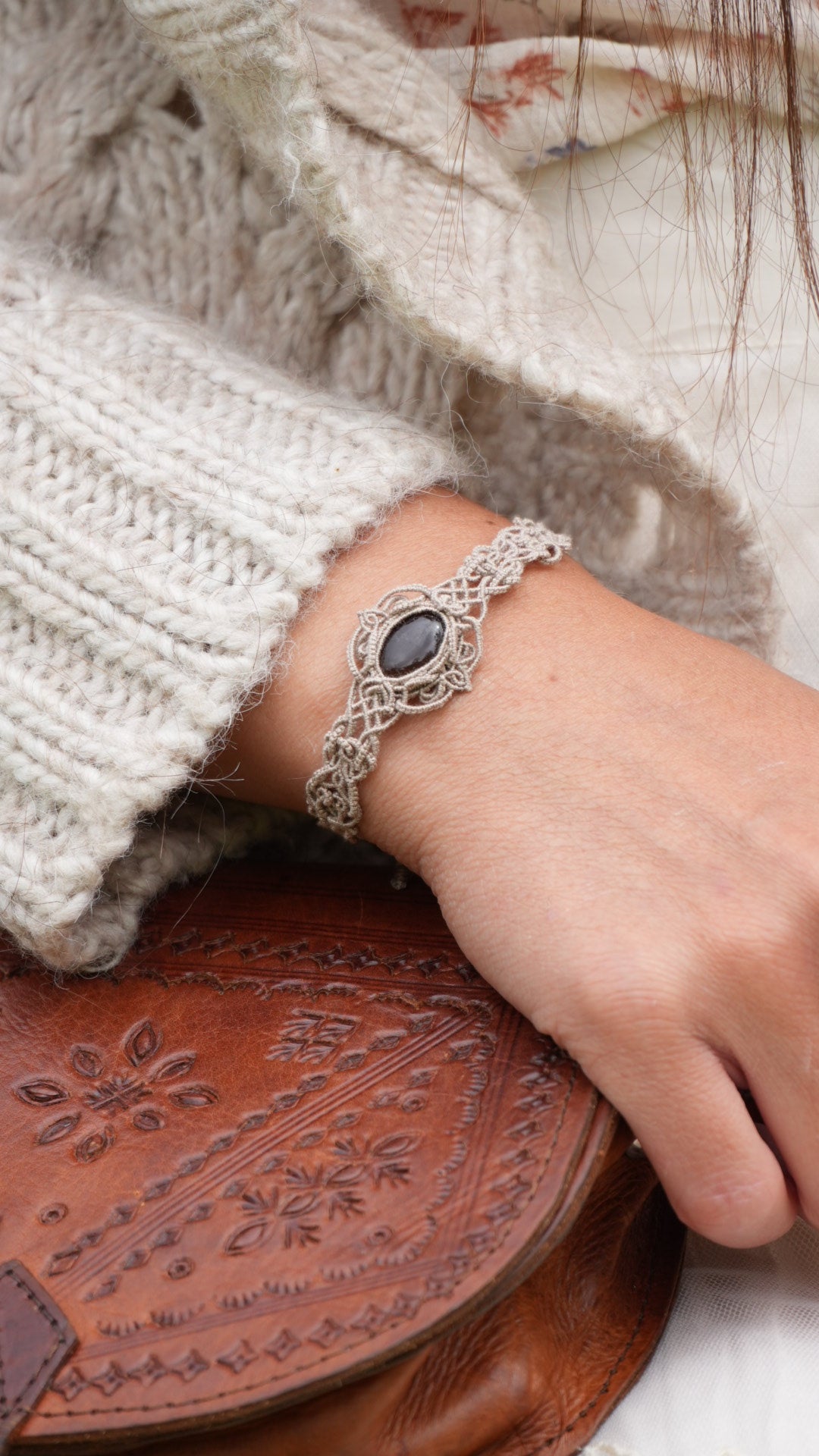 Bracelet elfique en micro macramé quartz fumé - Coton & Astrance