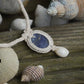 Collier micro macramé unisexe bleu sodalite & cauri – été bohème - Coton & Astrance