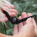 Collier ras-de-cou gothique en micro macramé et améthyste - Coton & Astrance