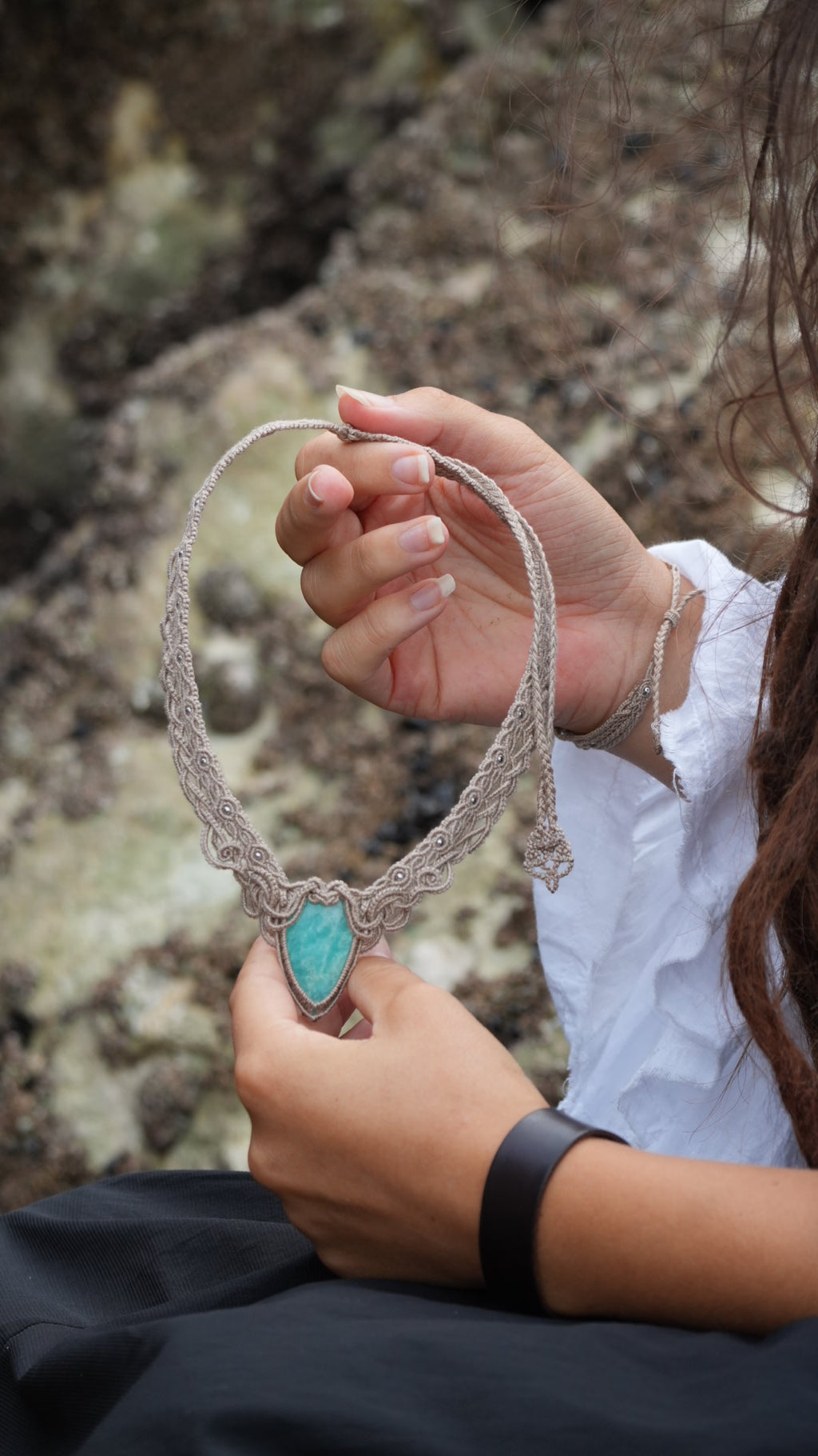 Collier plastron amazonite bleu turquoise en micro macramé