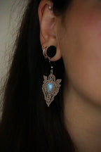 Boucles elfiques labradorite blanche – bijou bohème mariage féérique - Coton & Astrance