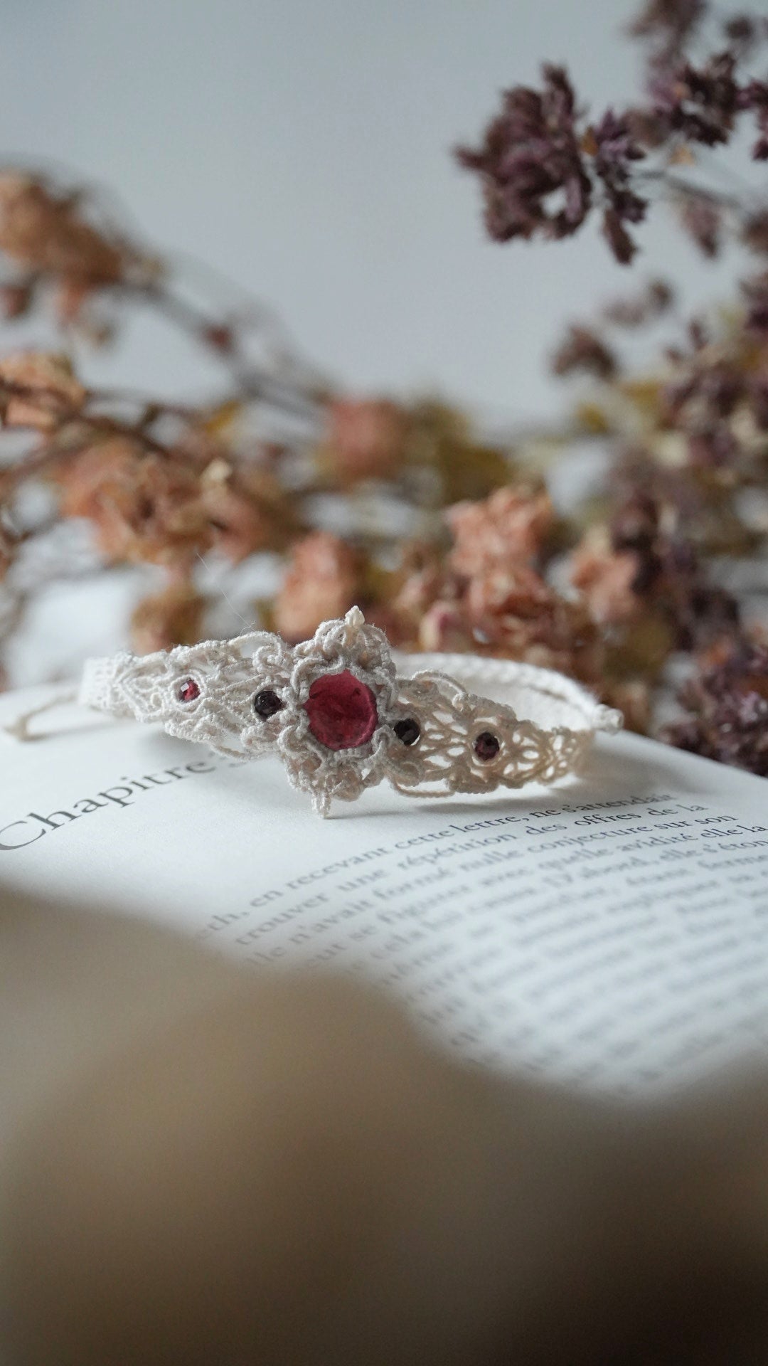 Bracelet princesse micro macramé grenat rouge - Royaume secret