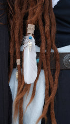 Perle de dreadlocks en micro macramé, fluorite et coquillage – bijou bohème