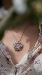 Médaillon quartz rose micro macramé dentelle - Coton & Astrance